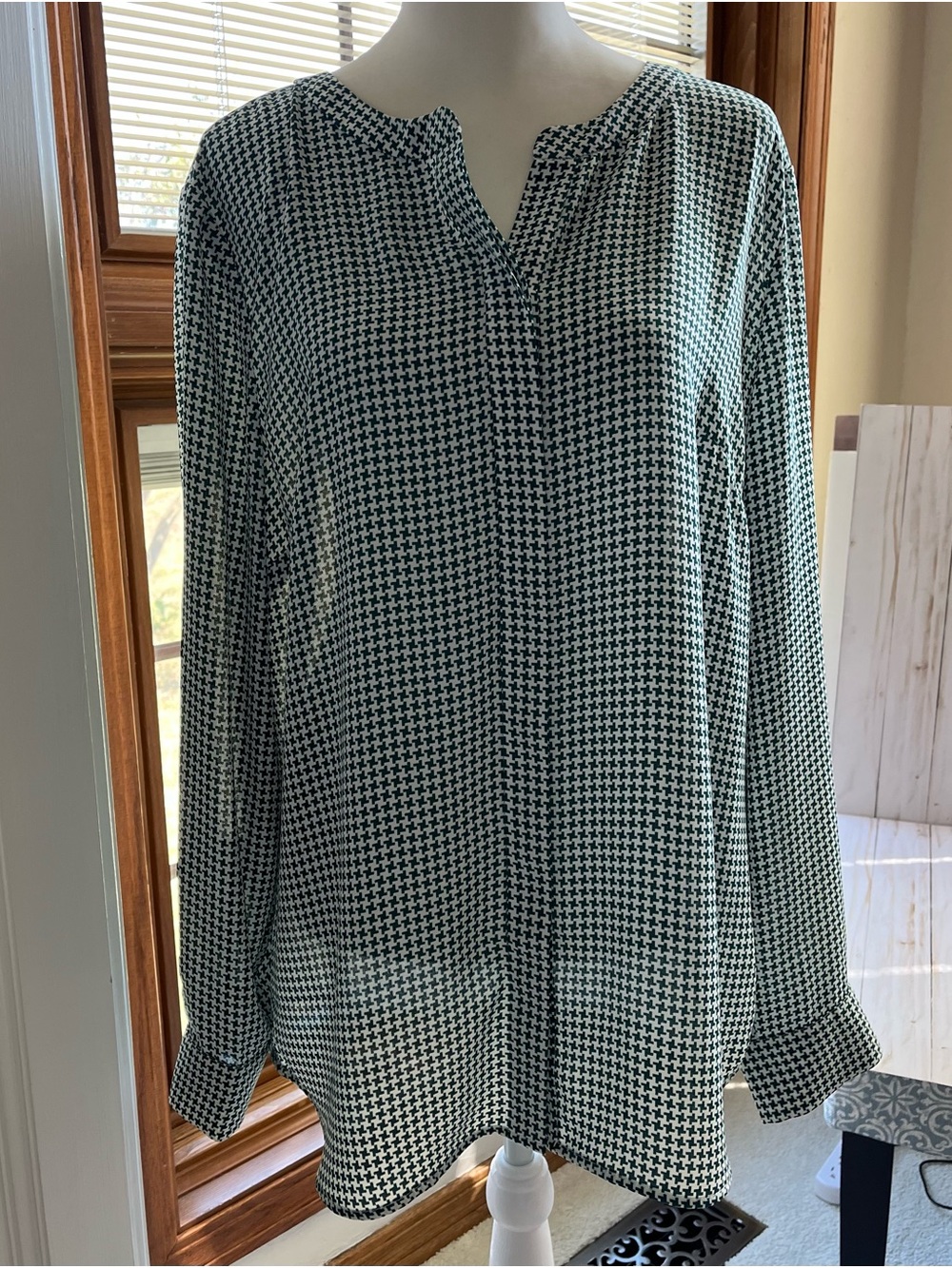 Talbots Green and White Houndstooth Split-Neck Button Down Blouse NWOT
